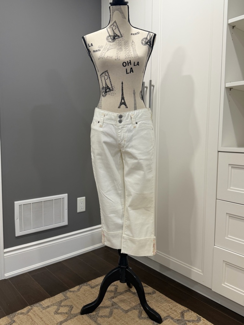 Y2K, NWOT GAP Low Rise Cropped White Jeans with Stretch